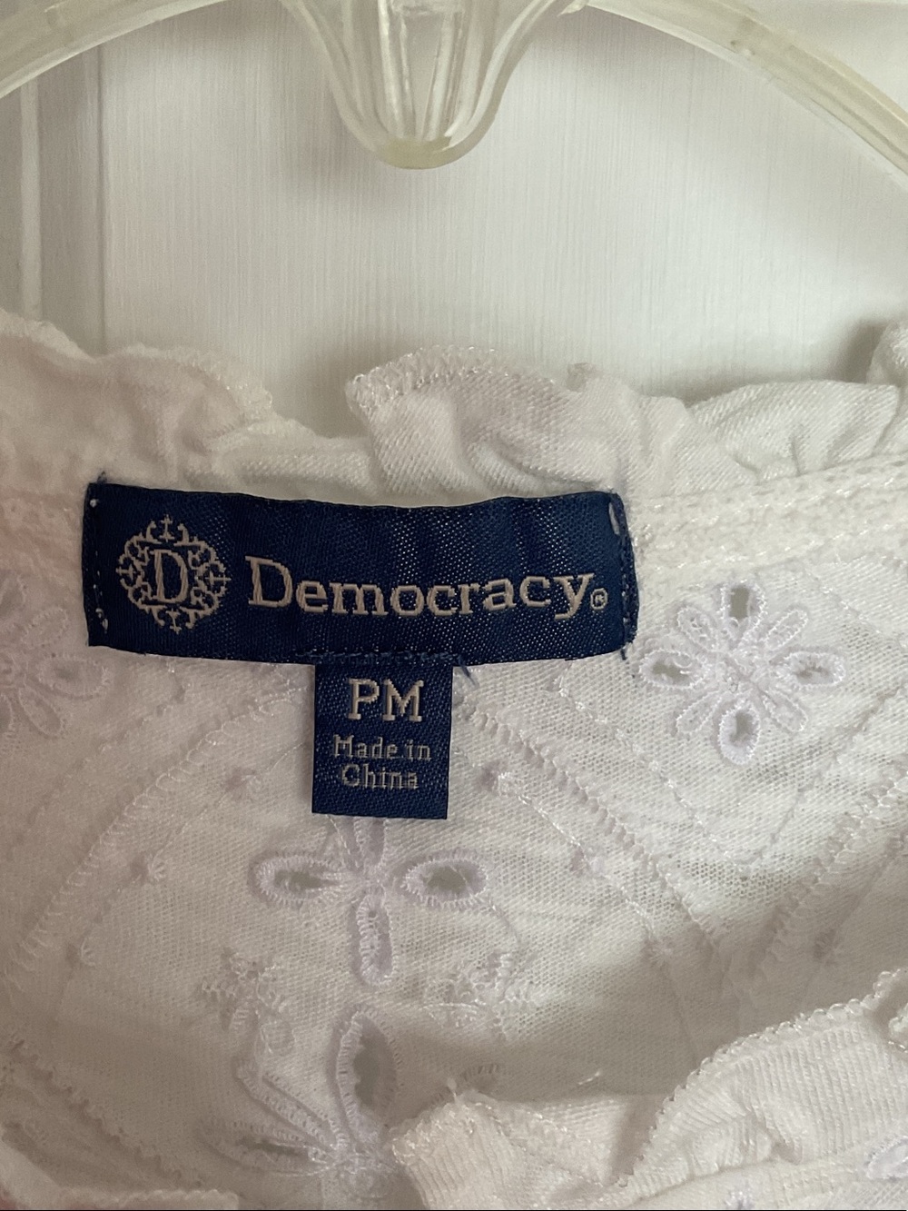 Democracy White Eyelet Collar Women's Top - Picture 2 of 8